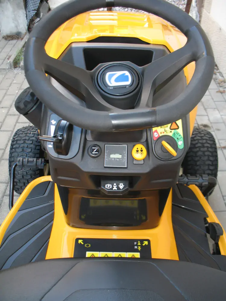 Cub Cadet XT1 OR95