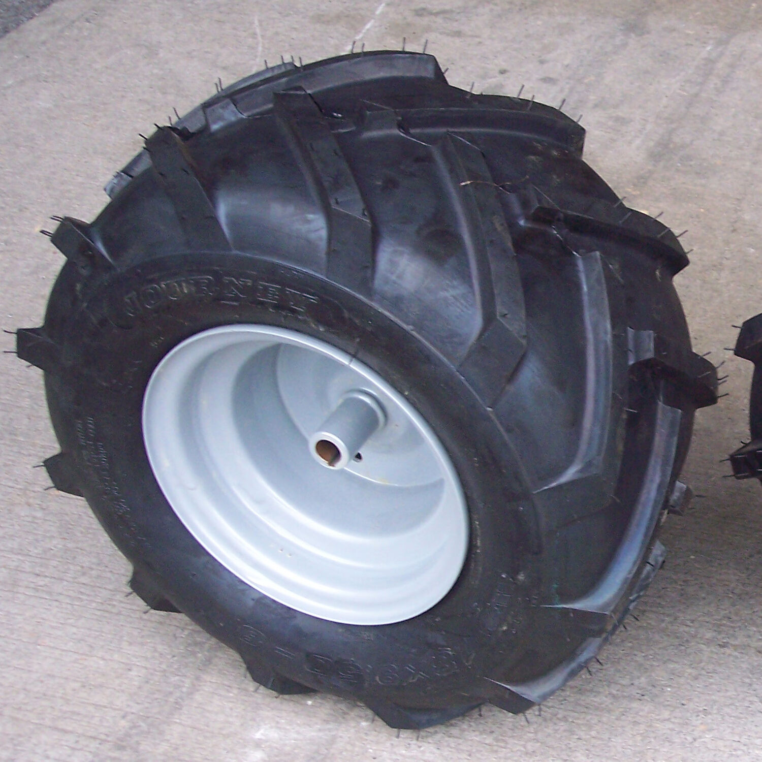 MTD kola se šípovým vzorem 18 x 9,5